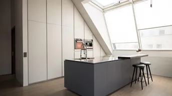 Expose Oh la la! Luxury penthouse near Vienna’s chic Servitenviertel with iconic design // ready to move in!