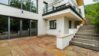 Expose Exklusive Architektenvilla mit Schwimmteich, Gästehaus und idyllischem Garten