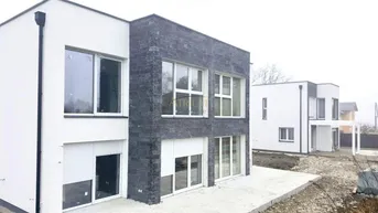 Expose Erstbezug in Ruhelage II 193m² Eigengarten, Saunafass, Swimmingpool &amp; vieles mehr.