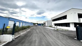 Expose Unternehmer aufgepasst: Hochwertige Lagerhalle mit vier Einfahrtstoren und Büromöglichkeit.