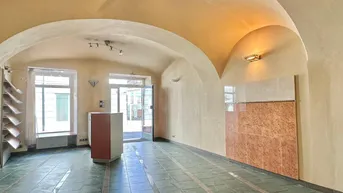 Expose NUSSDORFER BESTLAGE für Wohn- und Geschäftshaus mit Auslagen und Lager im EG und darüber 2 große Büro-/oder Wohnetagen bei Nussdorfer Platz!