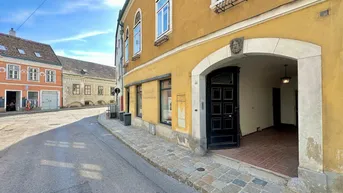 Expose Wohn- und Geschäftshaus mit Auslagen und Lager im EG und darüber 2 große Büro-/oder Wohnetagen bei Nussdorfer Platz!