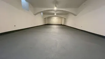 Expose 70m2 Lagerraum - U6 in der Nähe - 2 Eingänge - gute Lage - renoviert