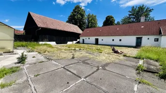 Expose 6 Minuten nach Geras - gut erhalten und teils renovierter Vierkanthof - großes Grundstück 2601m² - Brunnen am Grund