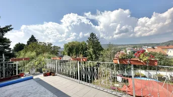 Expose Anlagehit I Charmantes Mehrfamilienhaus mit großem Garten, Wintergarten und Terrasse mit unverbaubarem Blick I Stellplatz auf Eigengrund