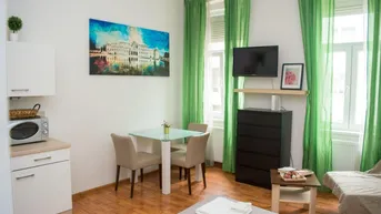 Expose Gut angebundene Altbauwohnung | Fußläufig zu 3 U-Bahn-Stationen | Renovierte Fassade, moderner Aufzug &amp; gepflegter Innenhof I Einkaufsmöglichkeiten &amp; Top-Infrastruktur