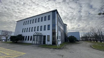 Expose ab 7€/m2 Büroflächen bis 2.200m2 - individuell Flächengrößen verfügbar - Parkplätze - Kantine im Haus - gute Verkehrsanbindung