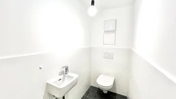 Expose DIREKT AM OBEREN MÜHLWASSER!: KLIMATISIERT I Gemeinschaftsgarten I ERSTBEZUG Dachgeschosswohnung I Neubauprojekt I Lift I Garagenstellplatz