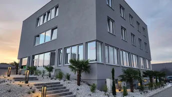 Expose 6,1% Rendite I Vollsaniertes Büro- und Wohnhaus in frequentierter Toplage mit Erweiterungspotenzial und Parkplätzen