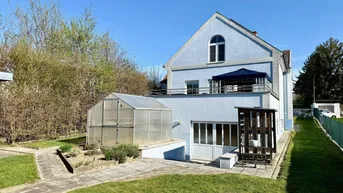 Expose Ruhelage, umgeben vom Grünen | Gartenfläche ca. 1.564m² | Luftwärmepumpe, Solaranlage &amp; beheizbarer Pool mit Gegenstromanlage