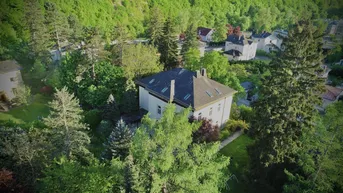 Expose Mitten im Grünen &amp; im Villenviertel: exklusive Gartenwohnung mit ca. 930 m² Außenfläche, beheiztem Wintergarten, Pool, Luftwärmepumpe u.v.m.!