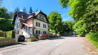 Expose Außergewöhnliche Villa in absolut ruhiger Waldrandlage I Rund um Natur pur nahe Lainzer Tiergarten I Ausbauen+sanieren