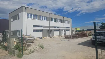 Expose Halle mit Werkstatt/Lager und hellen Büroräumen, ideal für Ihren Gewerbebetrieb!