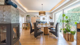 Expose Stadtvilla mit Naturpool im Zentrum Klosterneuburg I Doppelgarage I Fantastischer Rundum-Dachterrassenfernblick auf Stift Klosterneuburg