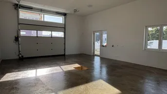 Expose Komfortables Büro mit angeschlossener Halle/Lagerfläche, Erstbezug, PV-Anlage!