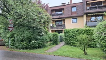 Expose Helle und ruhige 2-Zimmer-Wohnung im Grünen mit Tiefgaragenplatz zu vermieten.