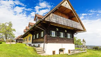 Expose Historisches Anwesen hochklassig modernisiert 
 - idyllisch umgeben von Weinbergen -