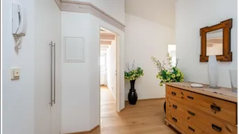 Expose Attraktive 3-Zimmer-Wohnung mit 2 Balkonen, Einbauküche, teilmöbliert in 6372 Oberndorf in Tirol