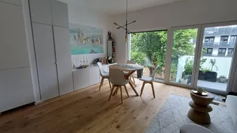 Expose Schöne und ruhige Luxus-Stadtoase in guter Lage (Kurzzeit- oder Langzeitmiete, All-Inclusive 1200 EUR) / Beautiful and quiet luxury urban oasis in a good location (short-term or long-term rental, all-inclusive 1200 EUR)