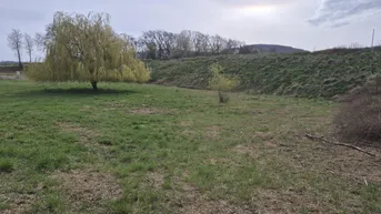 Expose Aufgeschlossenes Baugrundstück in Ortsrandlage mit unverbautem Grünblick, Kauf oder Baurecht auf bis zu 99 Jahre möglich