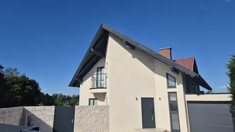 Expose Ruhelage! Anwesen direkt am See mit großer Gartenfläche
