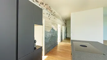 Expose Luxuriöse Dachgeschosswohnung mit Panoramablick und Dachterrasse