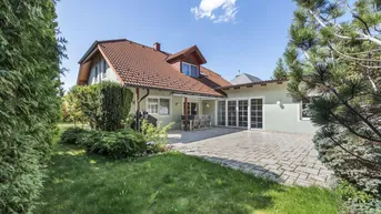 Expose Großzügiges Familiendomizil mit uneinsichtigem Garten, Hallenbad, Sauna und Garage für 2 PKW