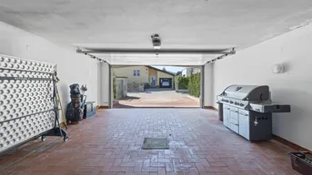 Expose Großzügiges Familiendomizil mit uneinsehbarem Garten, Hallenbad, Sauna und Garage für 2 PKW