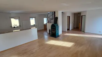 Expose Großzügige, helle, zentrale Wohnung in Schörfling, 100m zum Attersee, 2-geschoßig