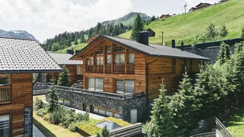 Expose A unique opportunity to purchase 3 newly built stand alone chalets in Lech am Arlberg with direct ski-in access