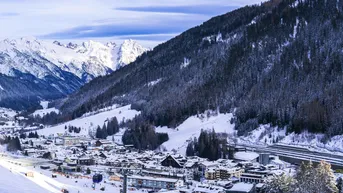 Expose 4 off-market chalets available in St Anton