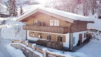 Expose A unique opportunity to purchase a private ski-in/ski-out chalet with very rare second home permission. (Zweitwohnsitz)