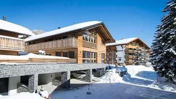 Expose A unique opportunity to purchase 3 newly built stand alone chalets in Lech am Arlberg with direct ski-in access.