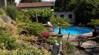 Expose Traumhaftes Einfamilienhaus mit liebevollem Garten und Pool