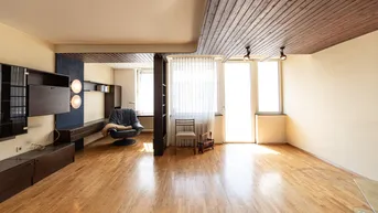 Expose Großzügige 4-Zimmer-Wohnung in ruhiger Lage mit Tiefgaragenplatz