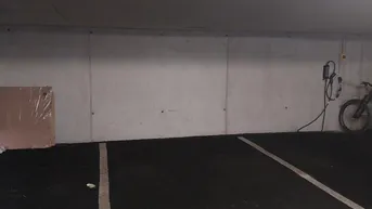 Expose Tiefgaragenplatz zu mieten. Zugang vom Mitterweg oder Tiergartenstraße.