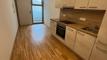 Expose "Urbaner Rückzugsort: Charmante Kleinwohnung mit Balkon in der Griesgasse zur Miete!"