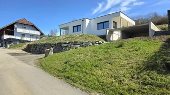 Expose Belagsfertiger Bungalow in Hanglage mit traumhafter Panoramaaussicht und Doppelgarage