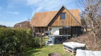 Expose Wohnen &amp; Wohlfühlen: Stilvolles Landhaus mit exklusivem Wellnessbereich!