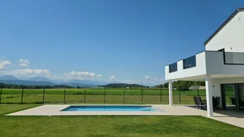 Expose Qualitativ mit Pool &amp; Weitblick für pure Lebensqualität