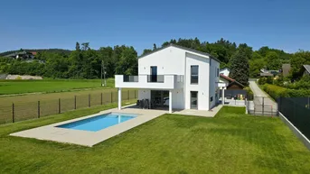 Expose Hochwertig mit Pool &amp; Weitblick für pure Lebensqualität