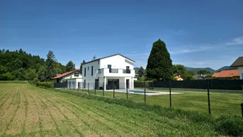Expose Qualitativ mit Pool &amp; Weitblick für pure Lebensqualität