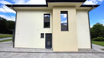 Expose Erstbezug! Modernes Einfamilienhaus in schöner Lage!