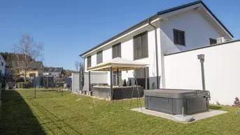 Expose Ruhige und neuwertige Doppelhaushälfte mit Stil und Komfort!