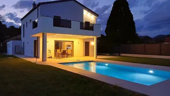 Expose Hochwertig mit Pool &amp; Weitblick für pure Lebensqualität