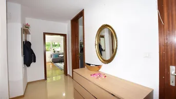 Expose Geräumige Wohnung mit ruhiger Loggia und Blick ins Grüne