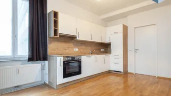 Expose 2,5 Zimmer Wohnung mit möblierter Küche und begehbarem Kleiderschrank im Zentrum