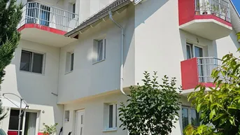Expose Neuer Preis! Einfamilienhaus mit drei getrennte Wohneinheiten auf Pachtgrund; Privatverkauf! Preis auf Verhandlungsbasis