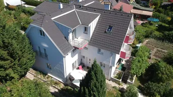 Expose Einfamilienhaus mit drei getrennte Wohneinheiten auf Pachtgrund; Privatverkauf! 