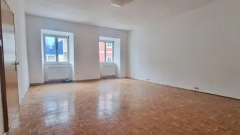 Expose Großzügige Altbau - Wohnung 1 Stock - wohnen im Zentrum !